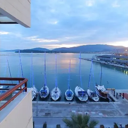Spiti Stin Paralia Volos